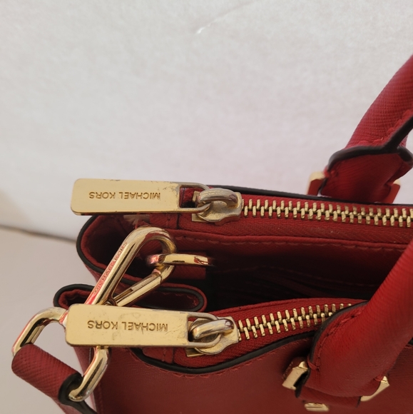 Michael Kors Sutton Medium Bag - Picture 4 of 12